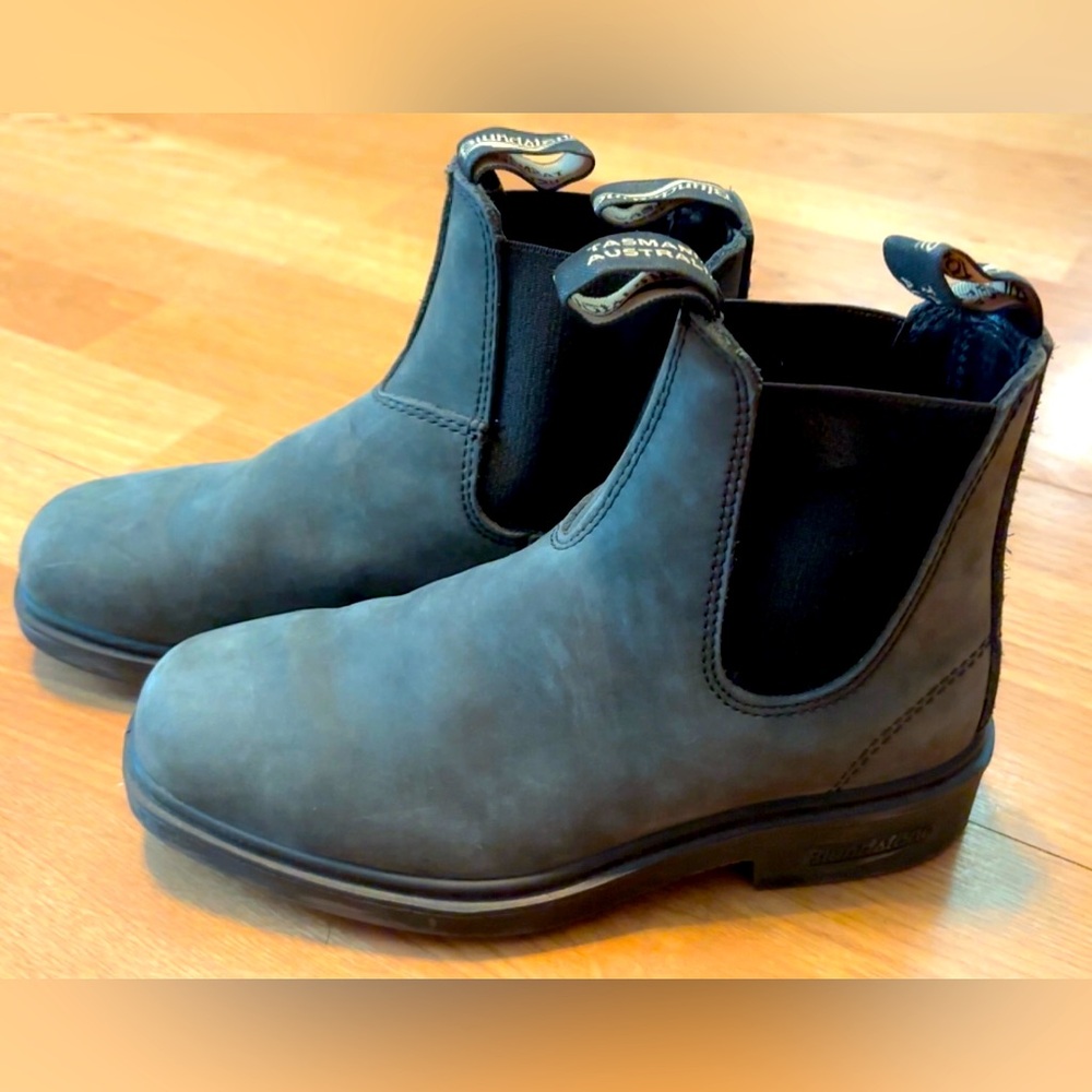 Women’s BLUNDSTONE boots Chelsea size 6.5